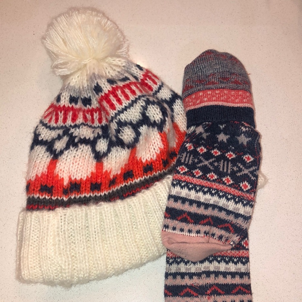 Gap winter knit hat & matching socks